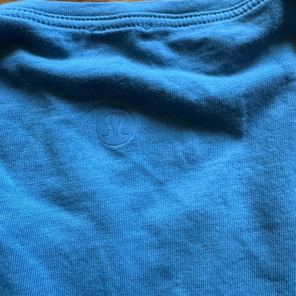 Lululemon Back in Action top, Size 6 - Picture 2 of 5